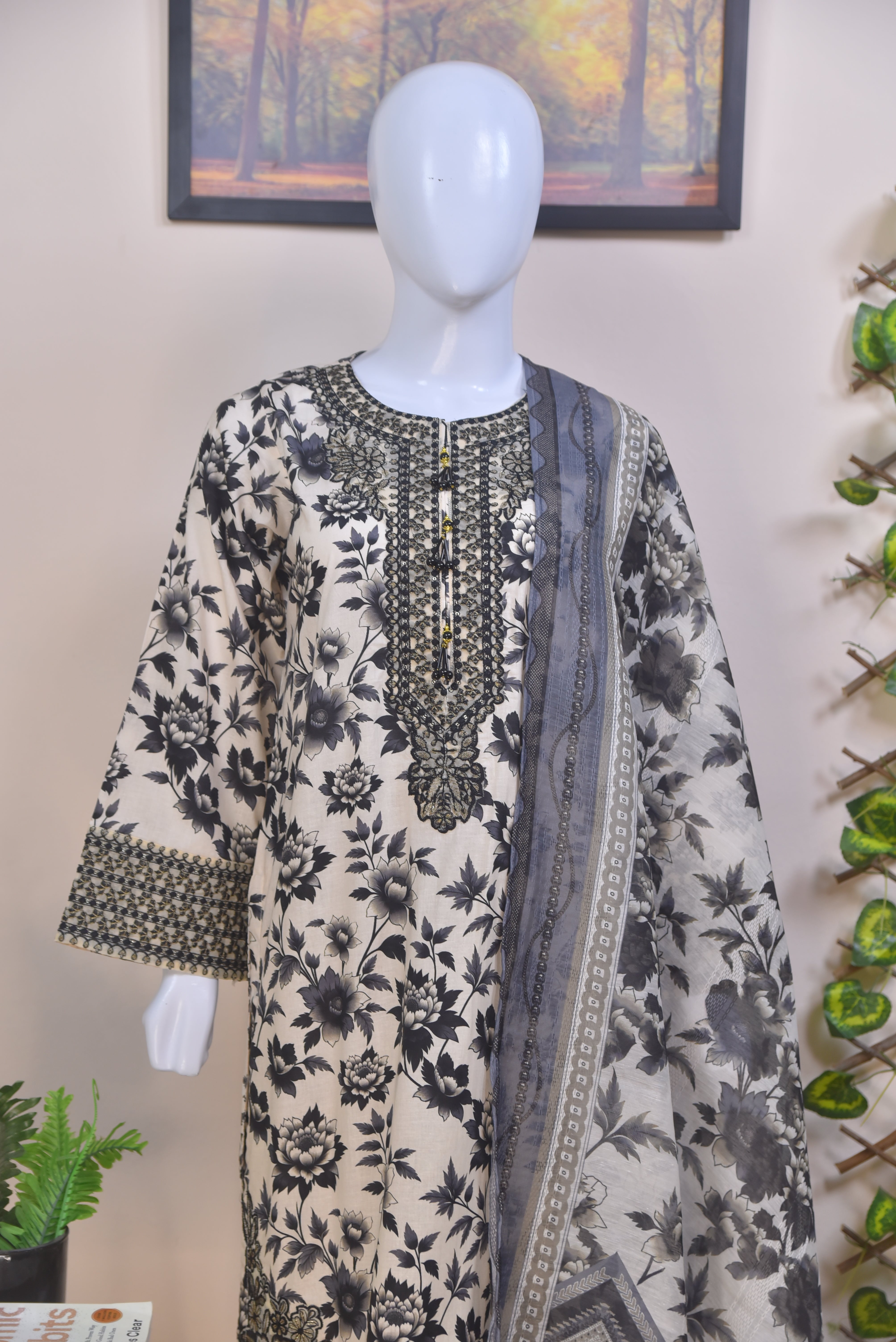 Luxury Embroidered Cotton 3-Piece Suit – Designer Series