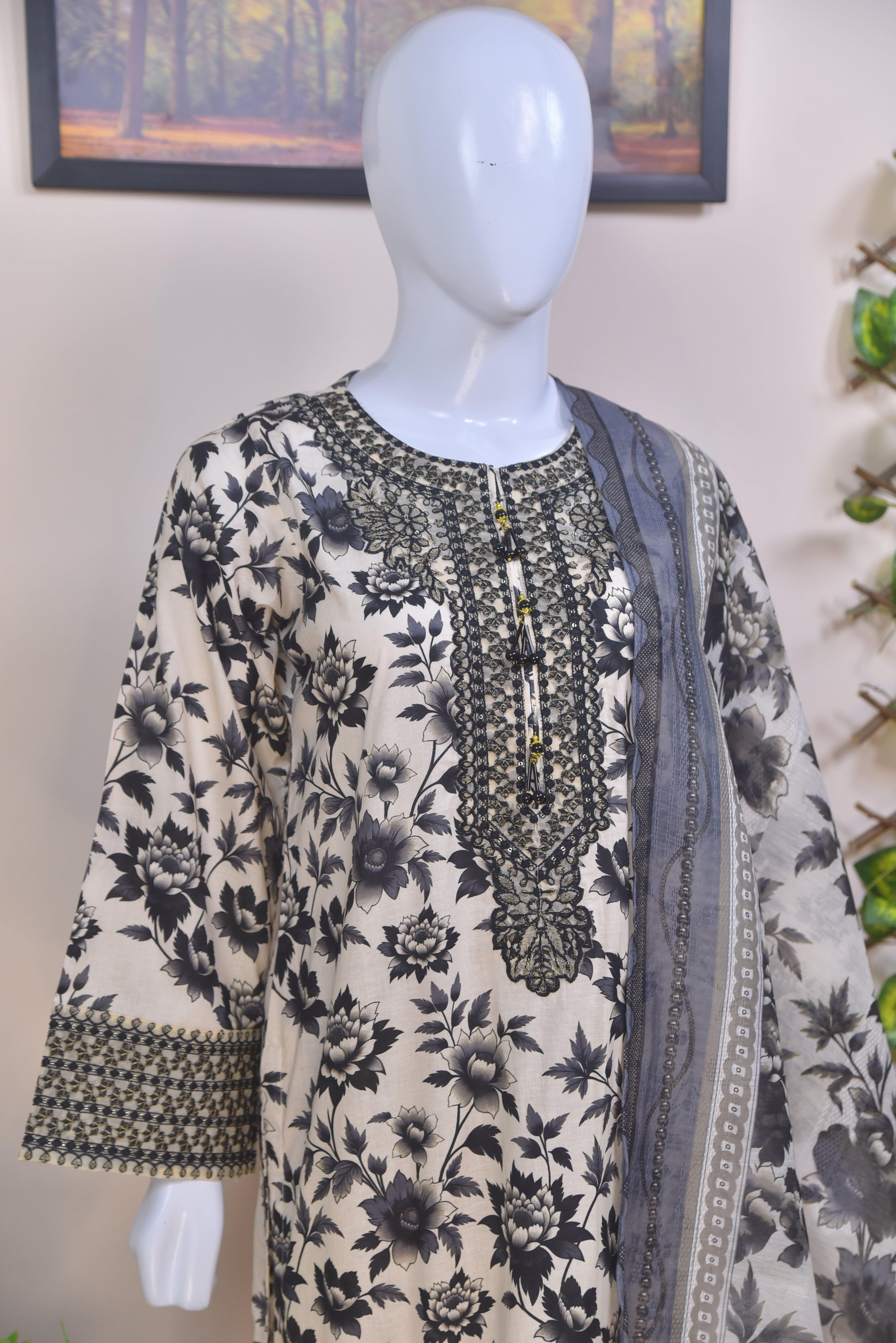 Luxury Embroidered Cotton 3-Piece Suit – Designer Series