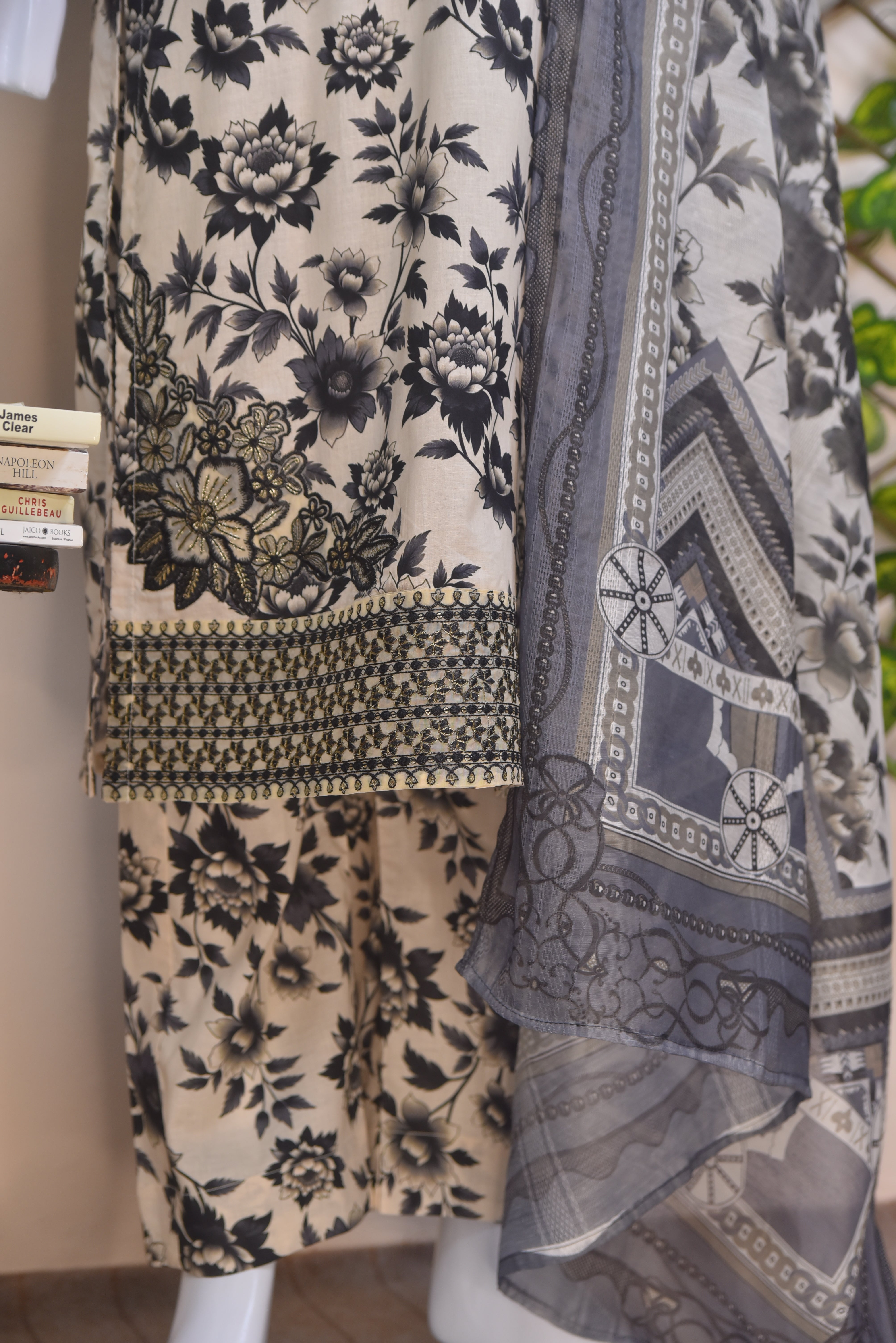 Luxury Embroidered Cotton 3-Piece Suit – Designer Series